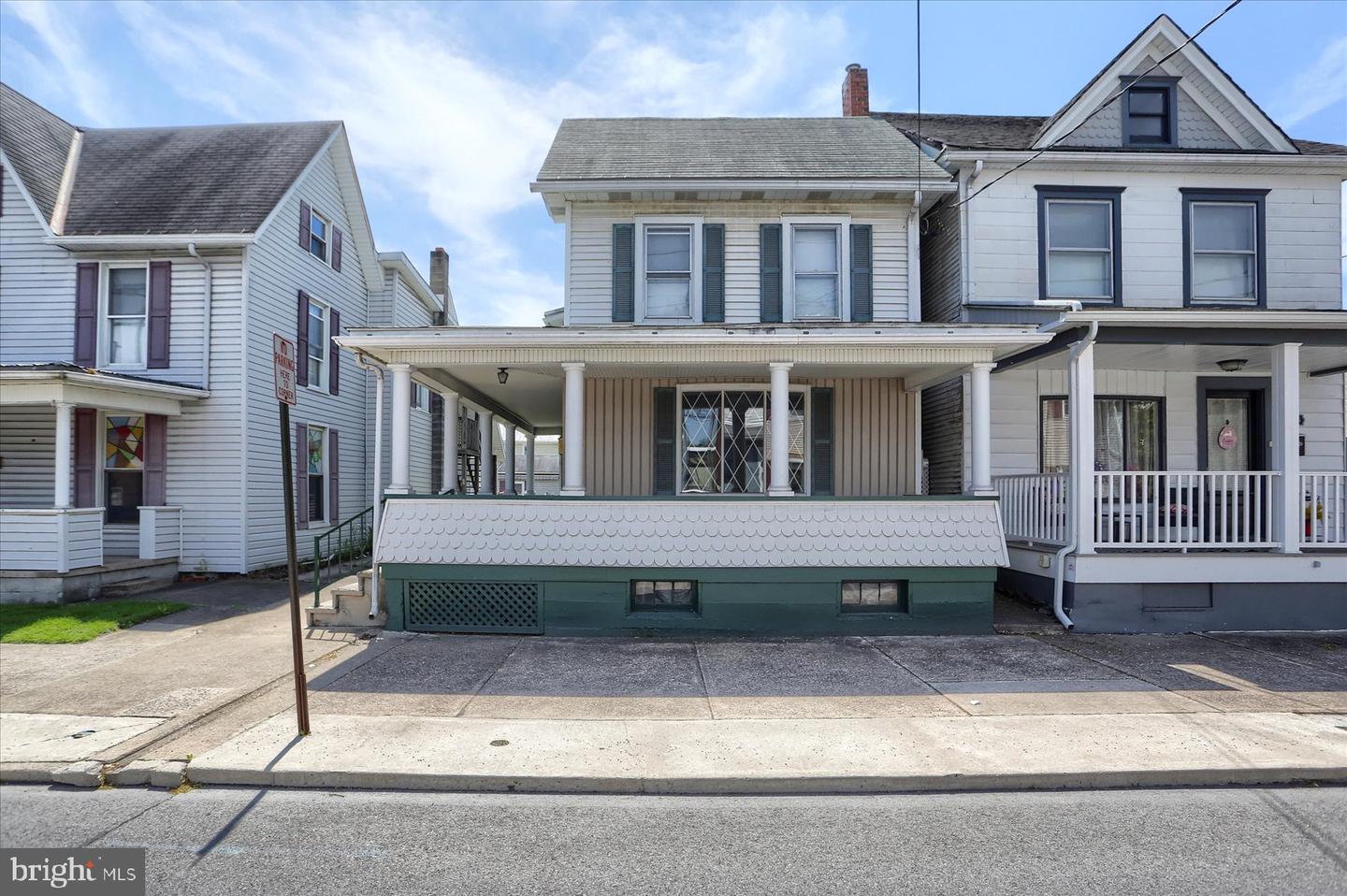 17821 Real Estate Listings Main Image