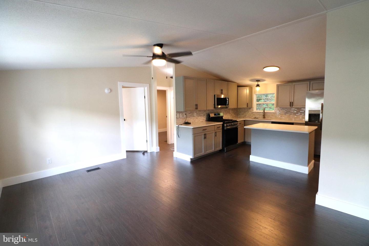 1215 Blue Mountain Cir Property Photo 4