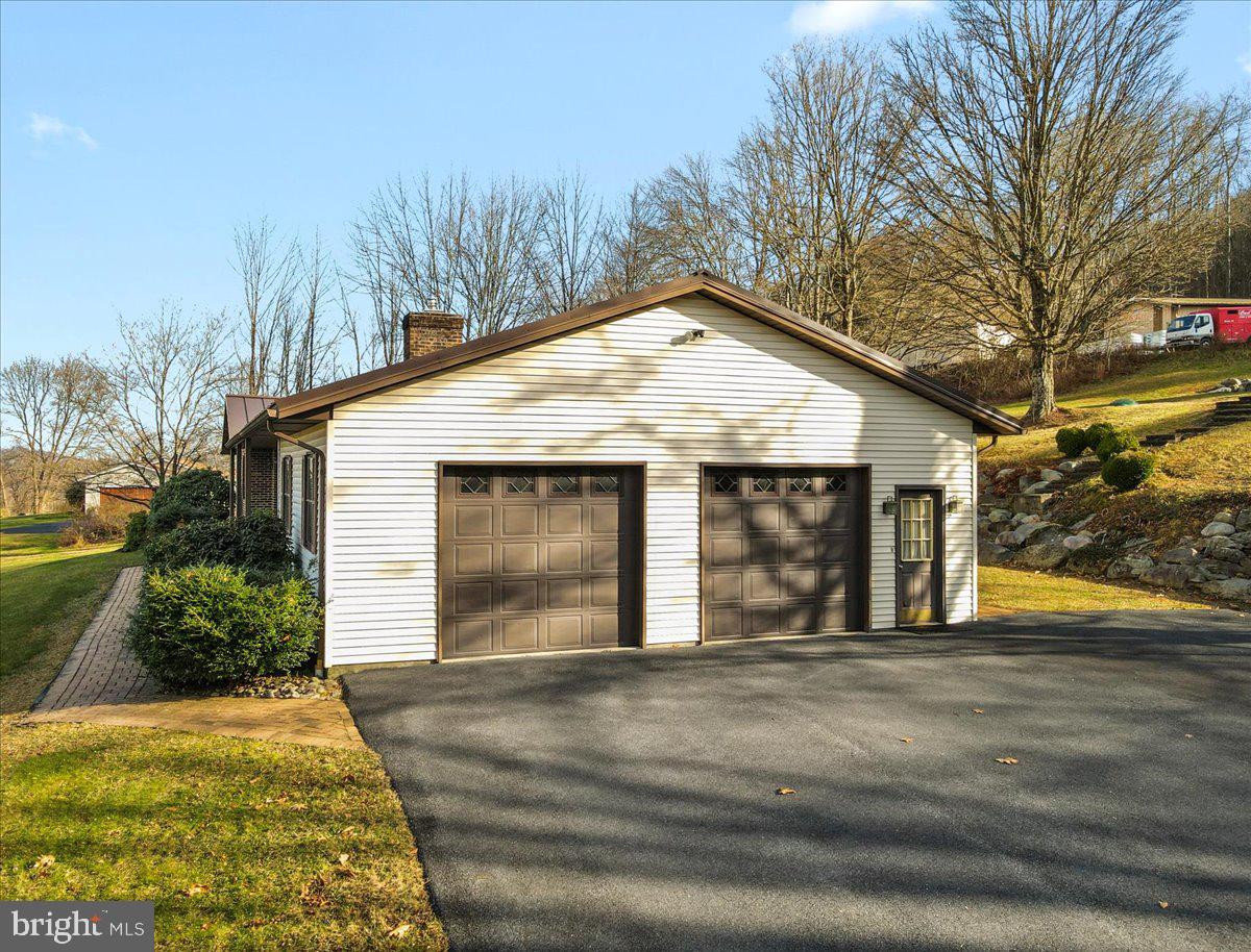219 Stone Row Dr Property Photo 41