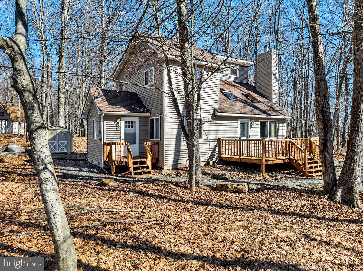 1565 Lake Ln Property Photo