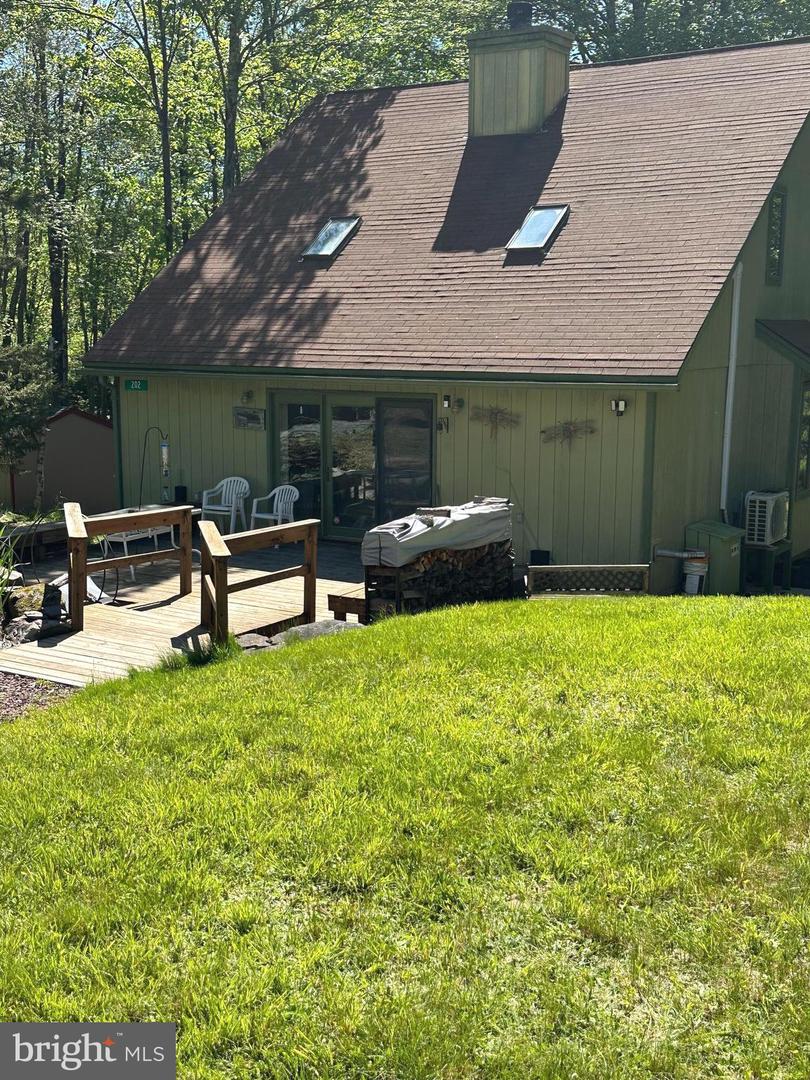 202 Tepee Dr Property Photo 1