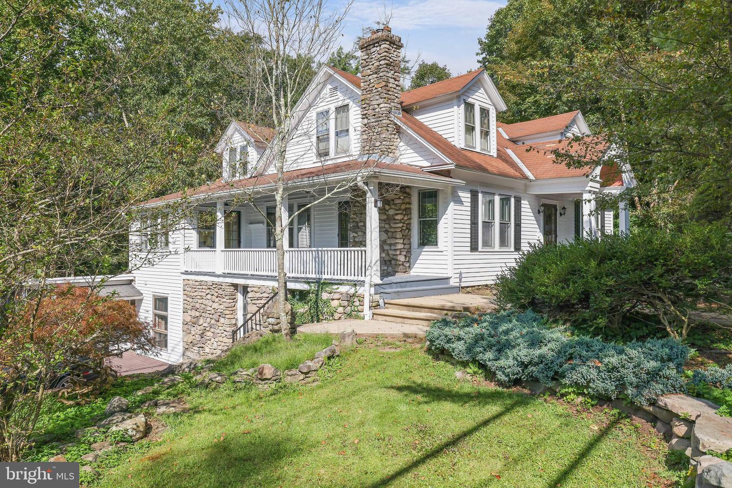 579 GOLF DR
