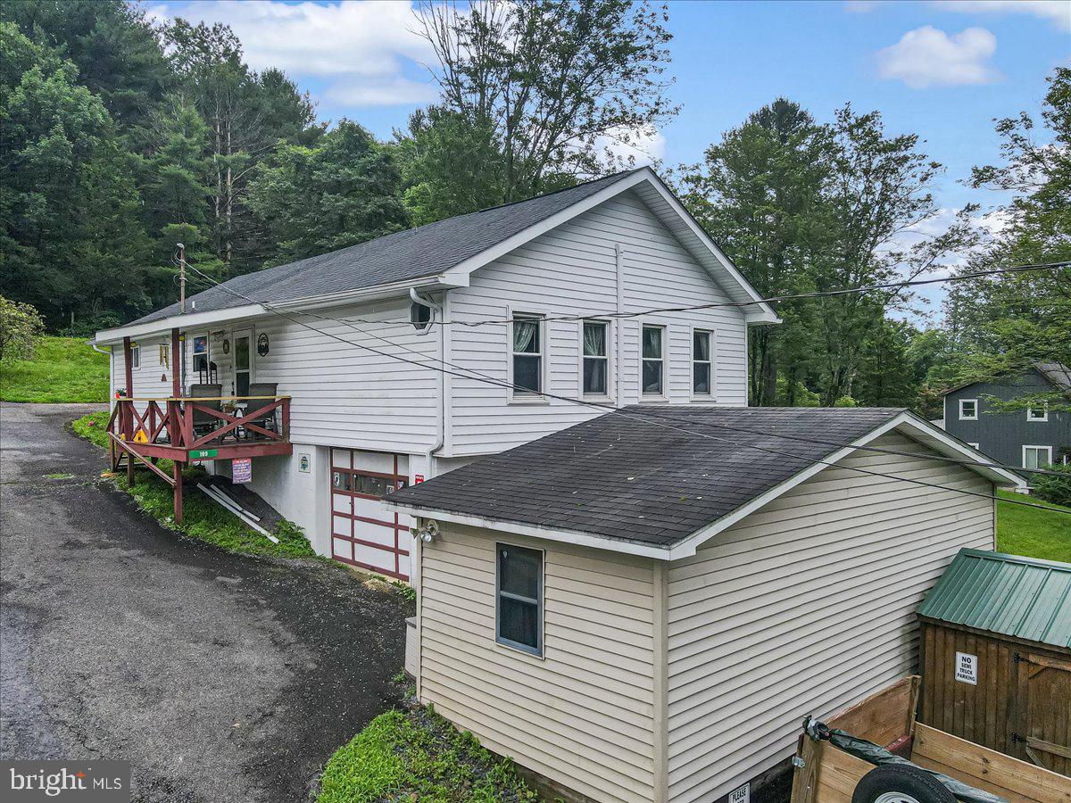 109 JAMES LN