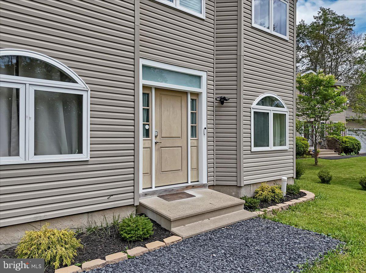 5647 Pembrook Dr Property Photo 4