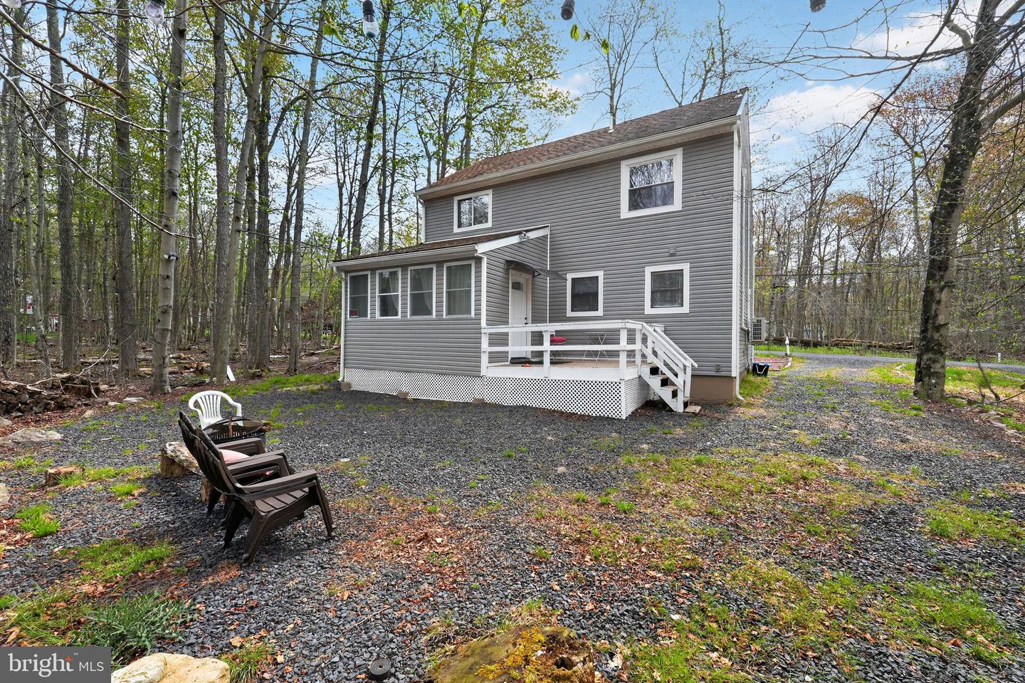 8962 Pheasant Ln Property Photo 4