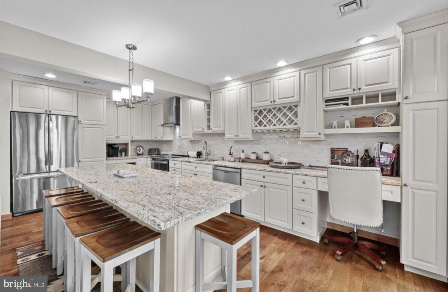 155 Pine Ct #e Property Photo 1