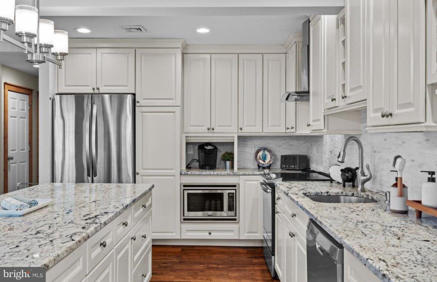 155 Pine Ct #e Property Photo 9