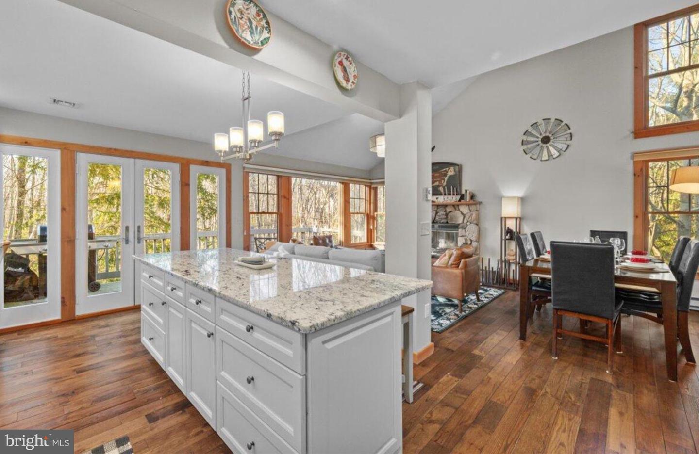 155 Pine Ct #e Property Photo 10