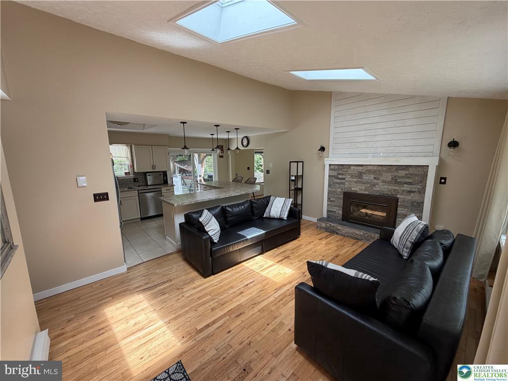 215 Larch Oval Property Photo 7