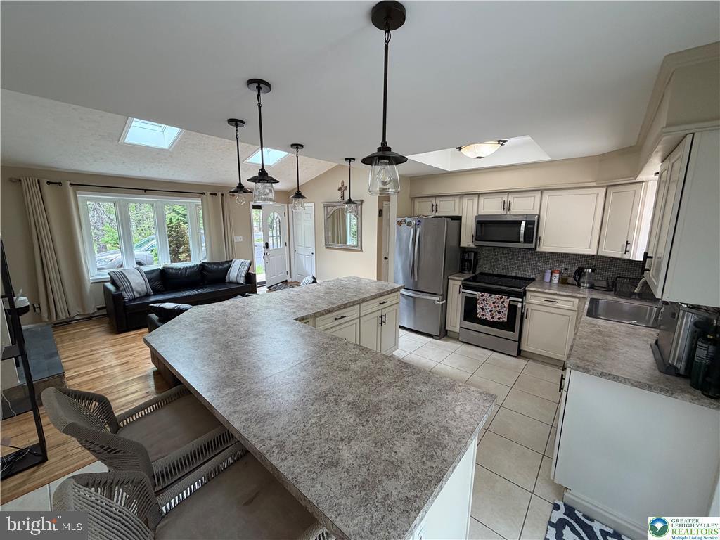 215 Larch Oval Property Photo 11
