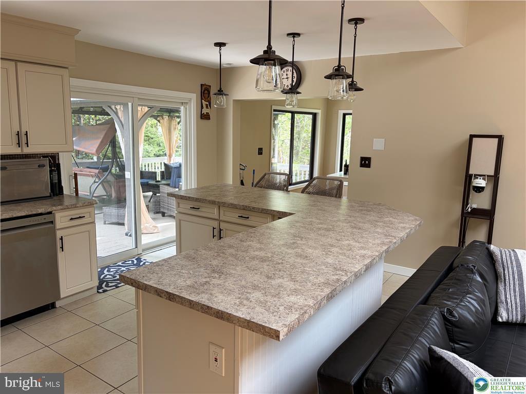 215 Larch Oval Property Photo 13