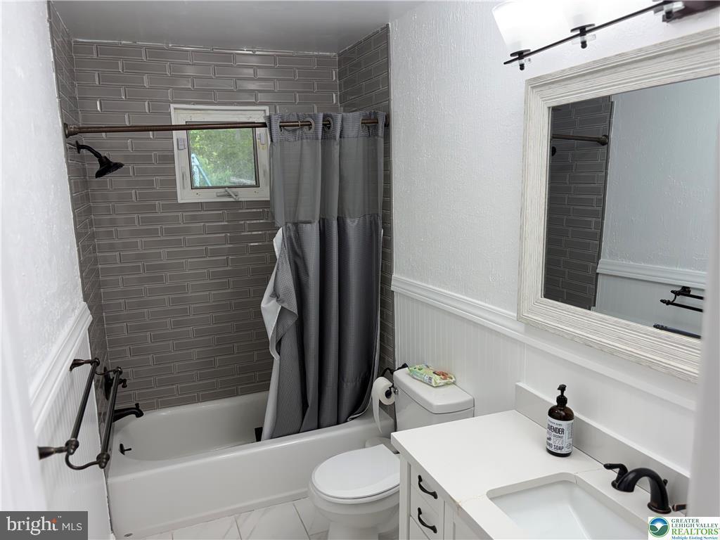 215 Larch Oval Property Photo 23