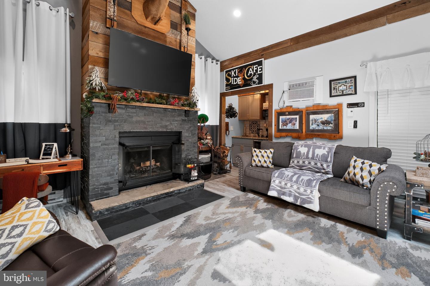 15 Ski Side Ct Property Photo 6
