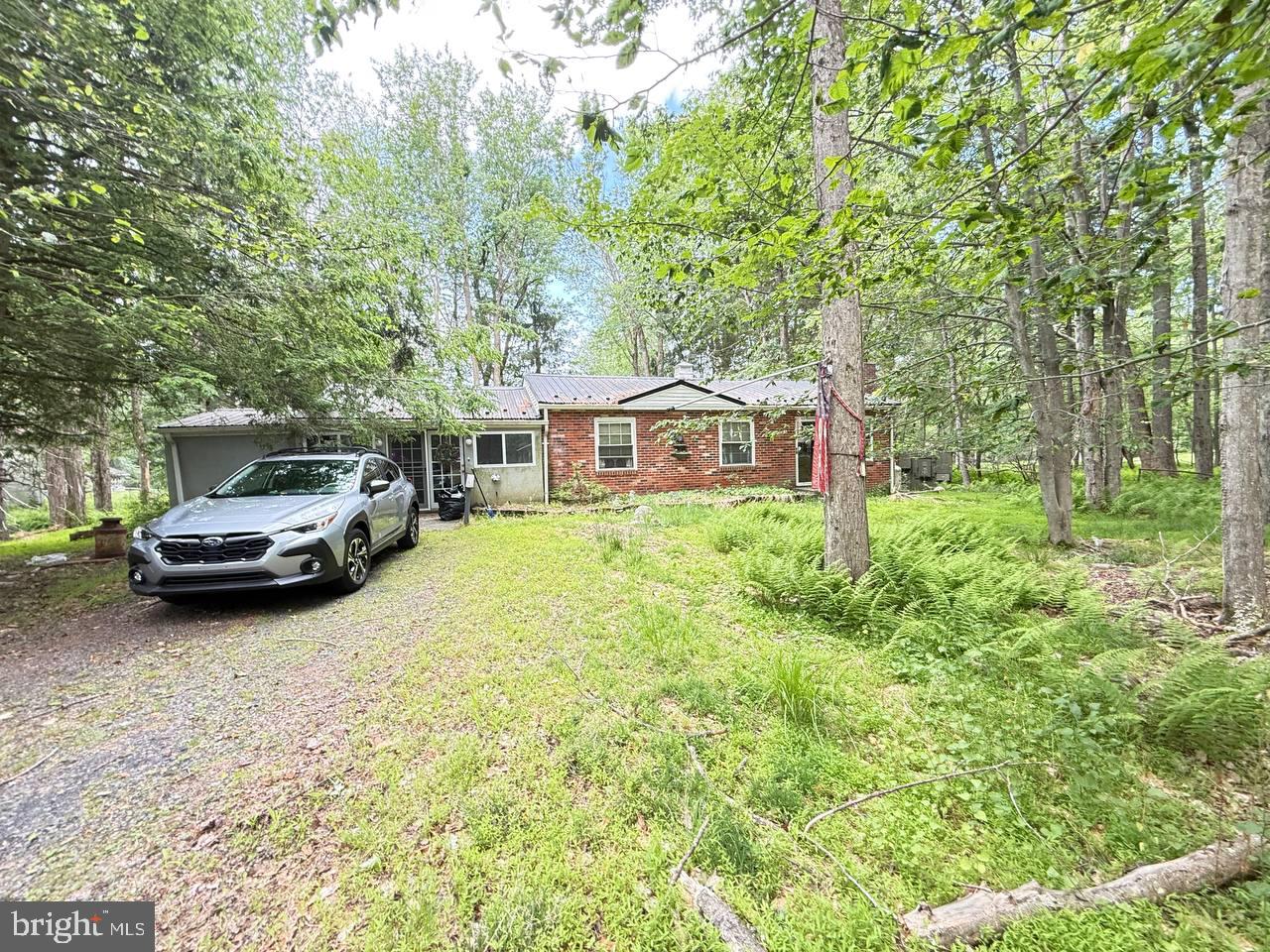 446 Stillwater Dr Property Photo 1