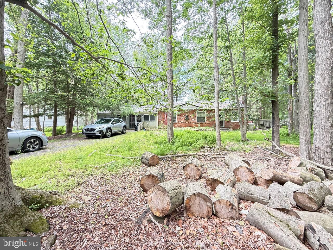 446 Stillwater Dr Property Photo 2