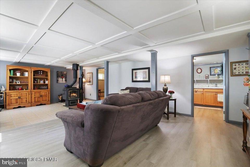 137 Outer Dr Property Photo 4