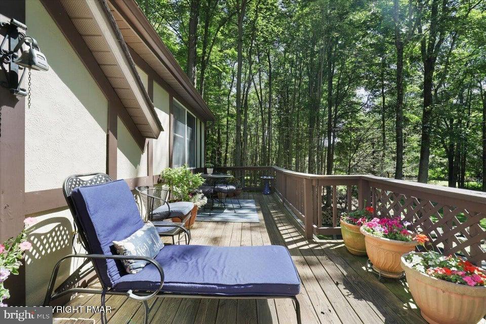 137 Outer Dr Property Photo 11
