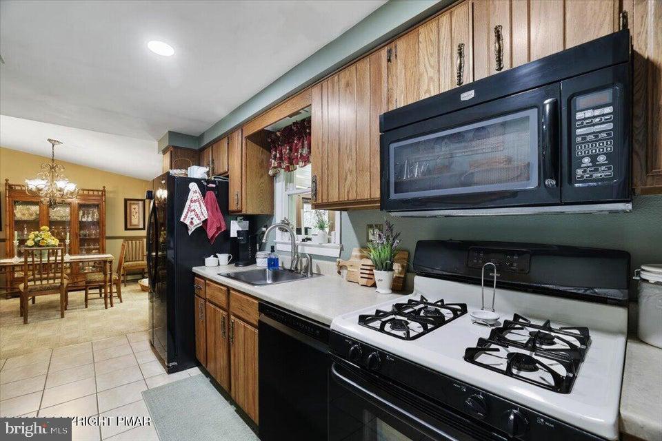 137 Outer Dr Property Photo 26