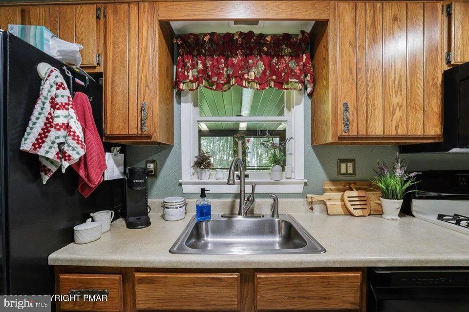 137 Outer Dr Property Photo 28