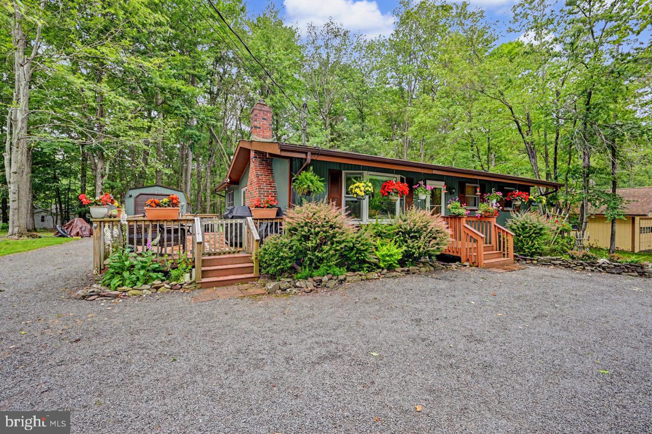 167 Tommys Ln Property Photo 1