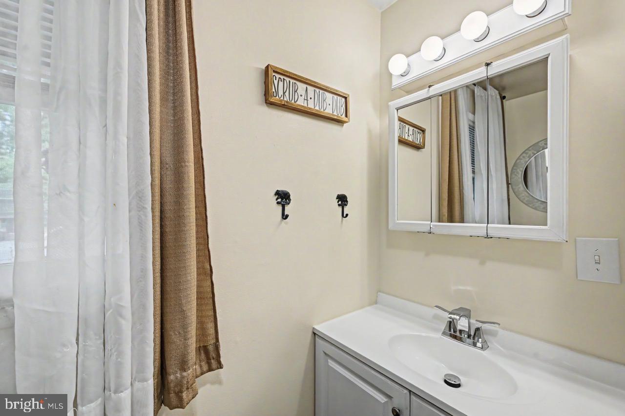 167 Tommys Ln Property Photo 33
