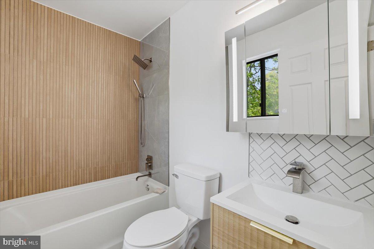 8934 Deerfield Rd Property Photo 23