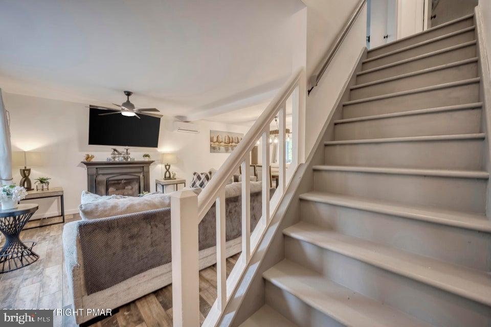 7430 Ventnor Dr Property Photo 4