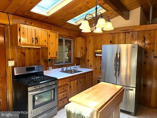 241 Champlain Dr Property Photo 6