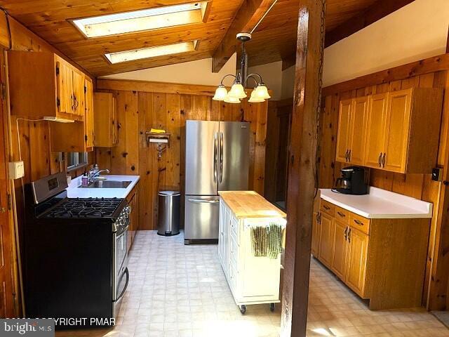 241 Champlain Dr Property Photo 7