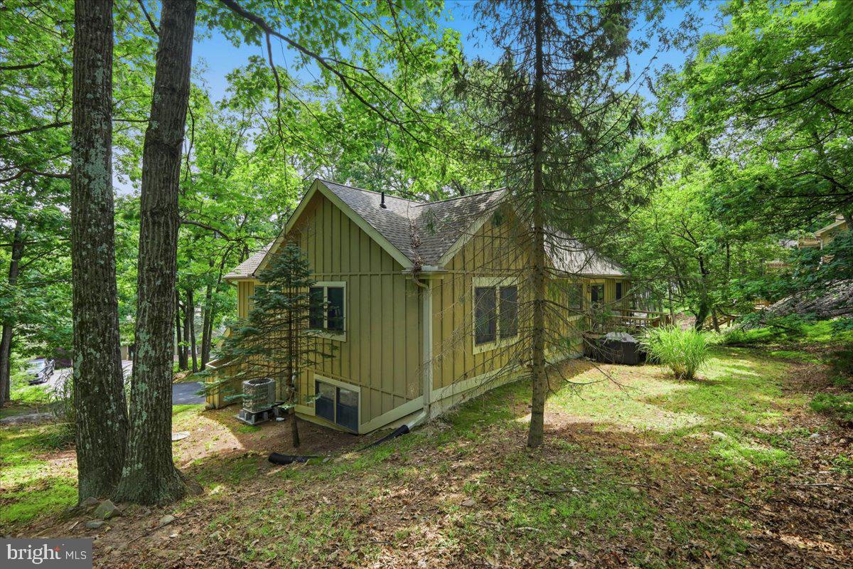 460 Spruce Dr Property Photo 3
