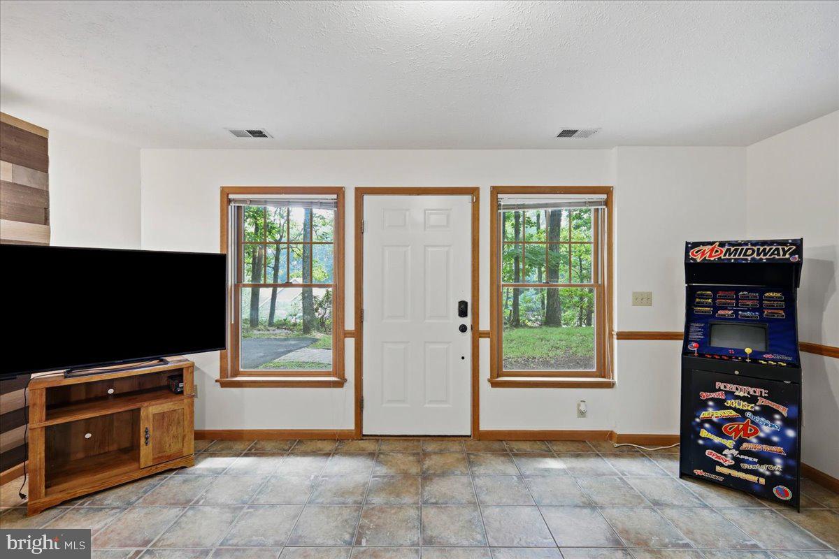 460 Spruce Dr Property Photo 6