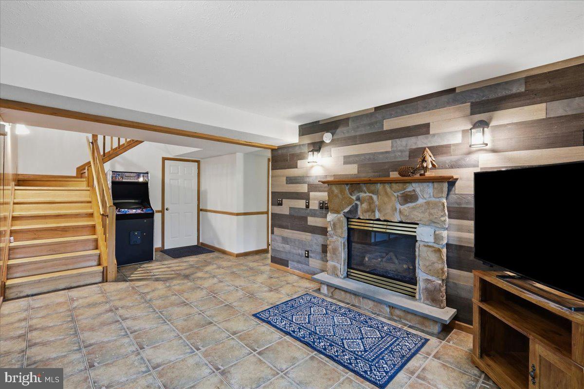 460 Spruce Dr Property Photo 8