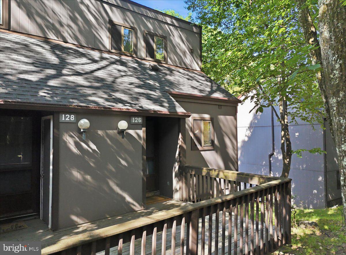 126 Cross Country Ln Property Photo 3