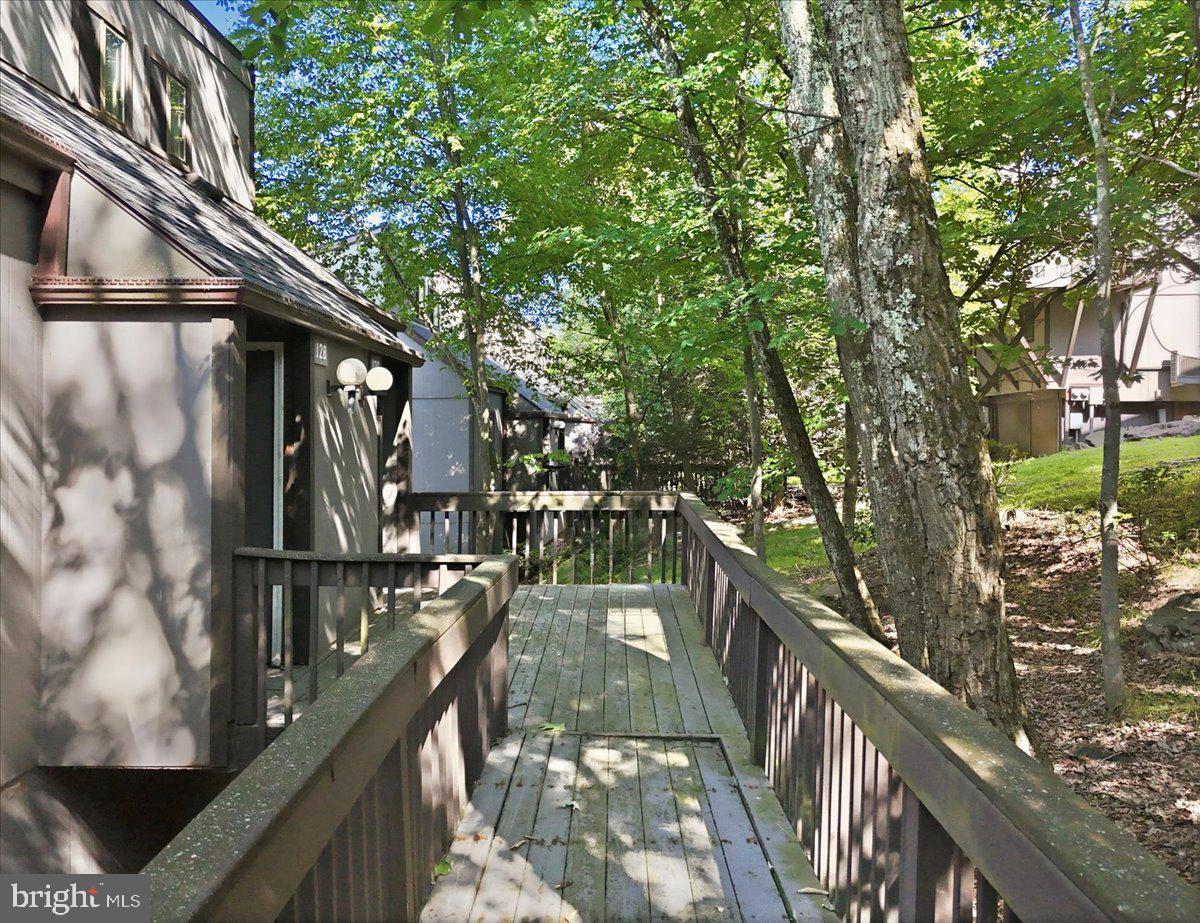126 Cross Country Ln Property Photo 5