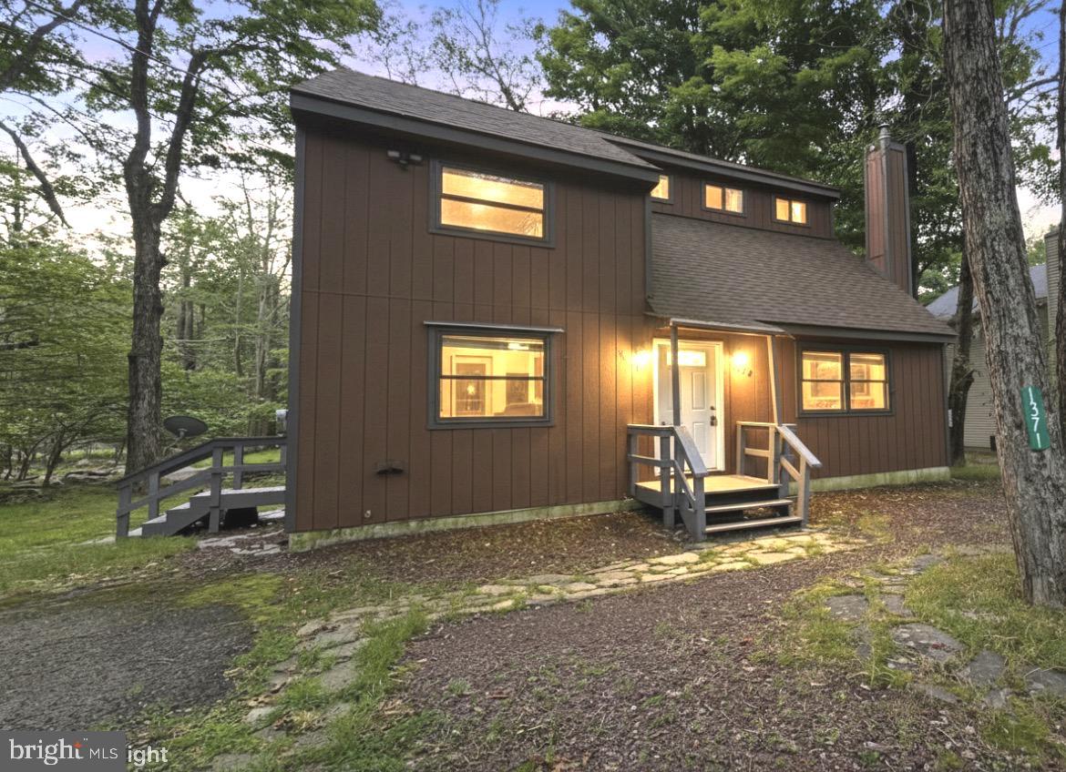1371 Winding Way Property Photo 1