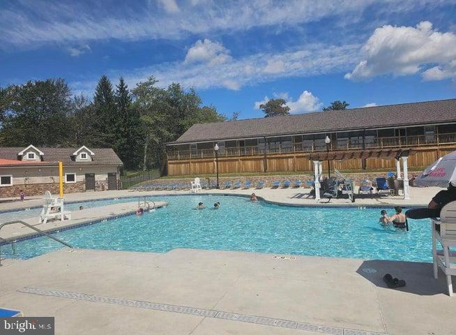 1371 Winding Way Property Photo 32