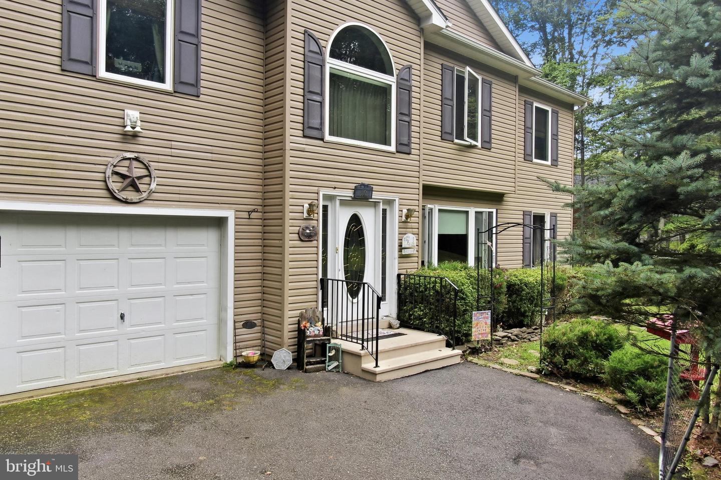 110 Aaron Dr Property Photo 4