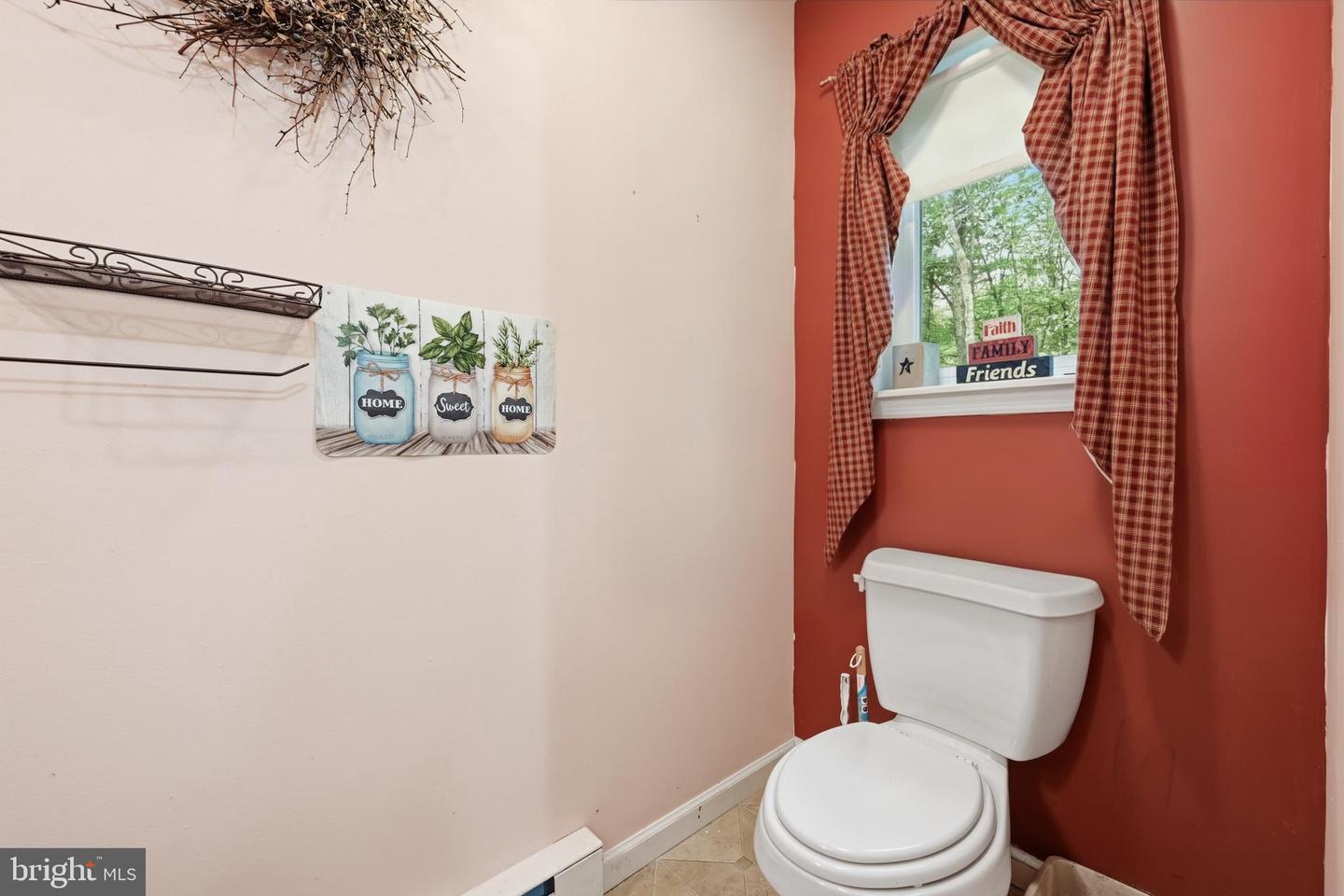 110 Aaron Dr Property Photo 16