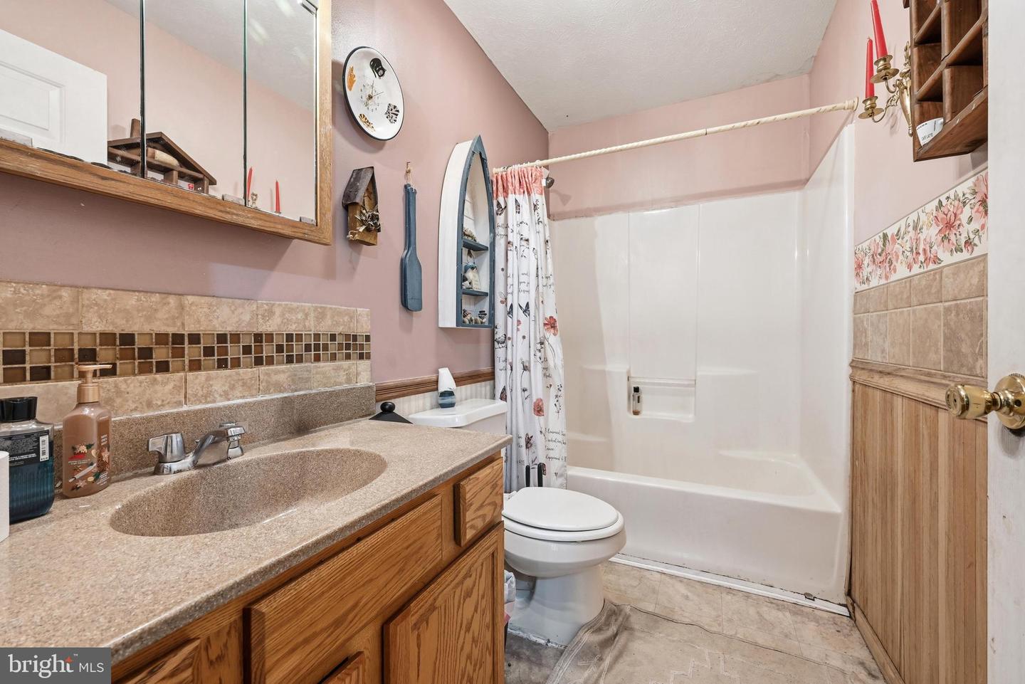 110 Aaron Dr Property Photo 27