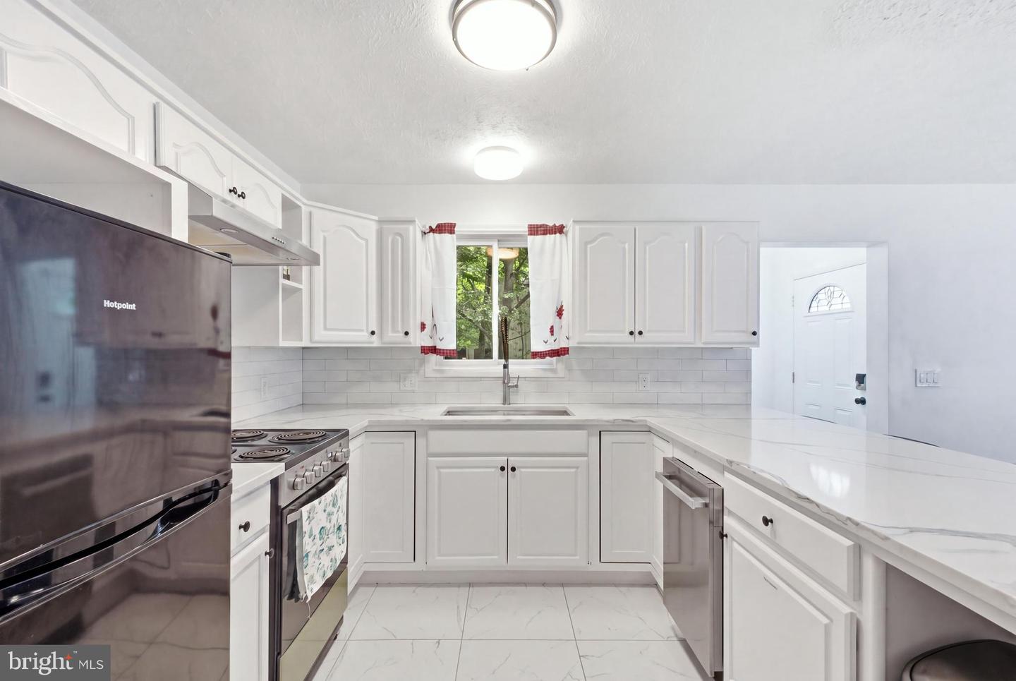 3537 Peak Dr Property Photo 7