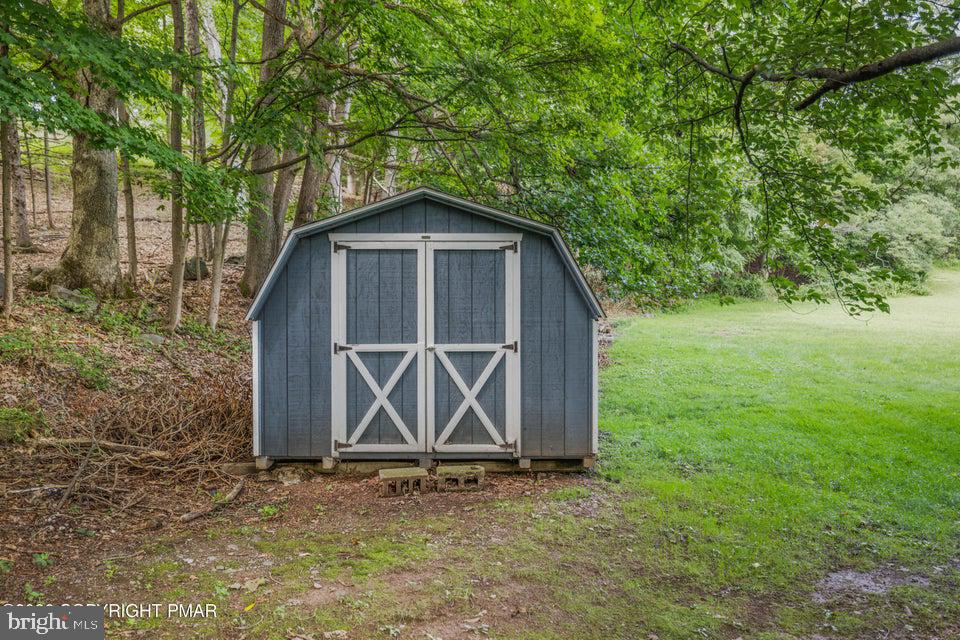 926 Acker Rd Property Photo 5