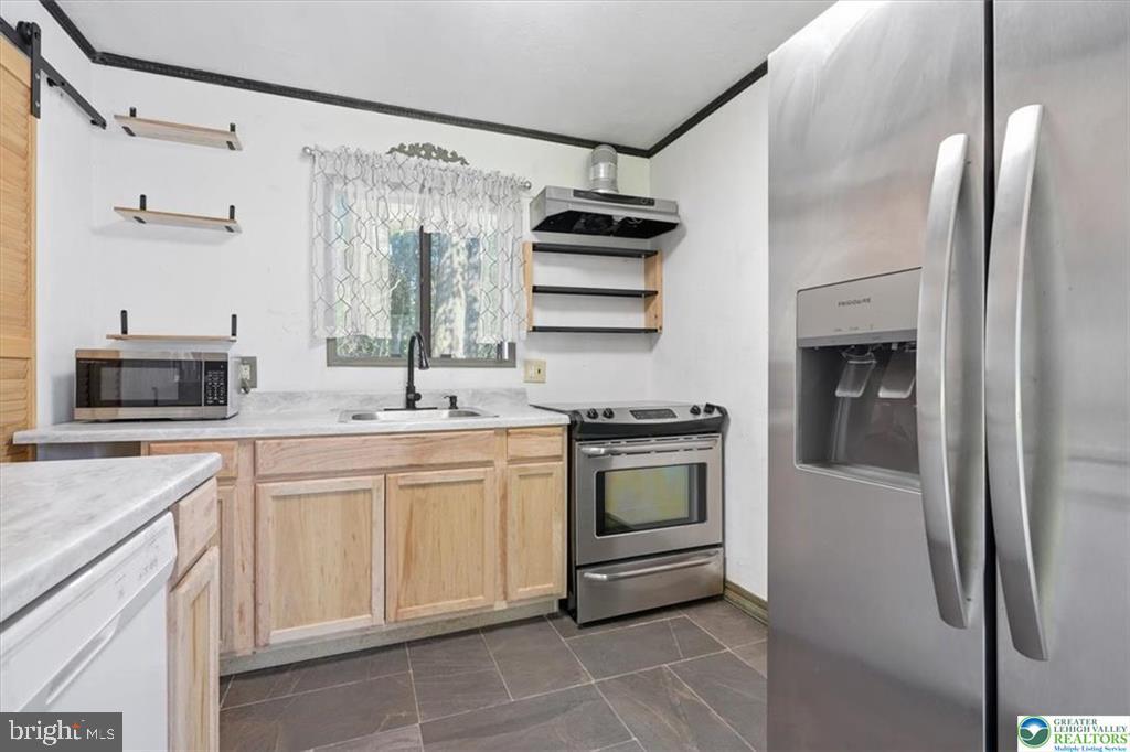 9205 Westwood Dr Property Photo 11