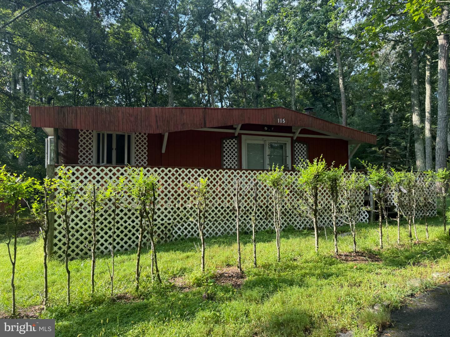 1222 Valley Dr Property Photo 2