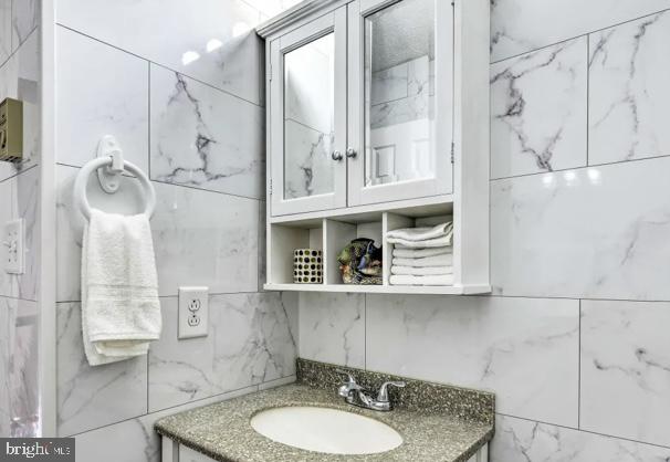 2396 Winding Way Property Photo 25