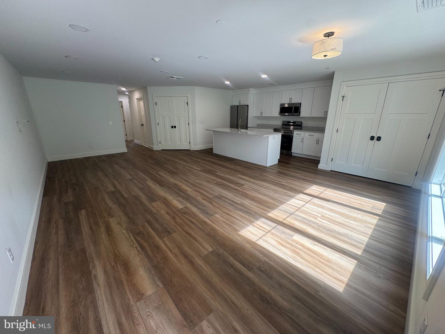 1087 Mount Tom Rd #205 Property Photo 1