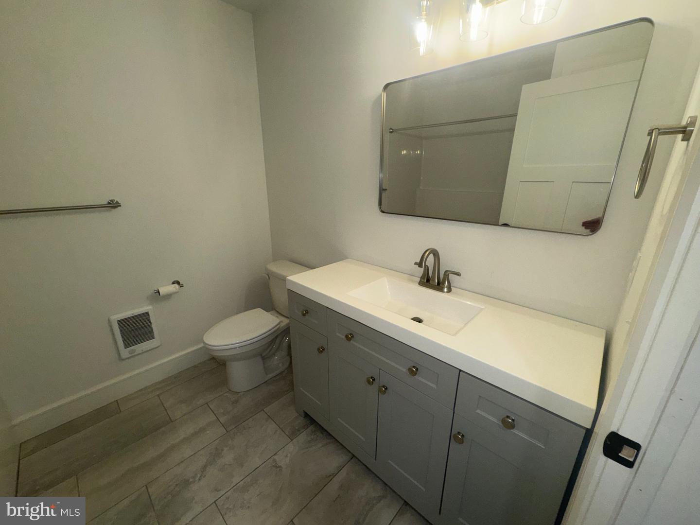 1087 Mount Tom Rd #205 Property Photo 7