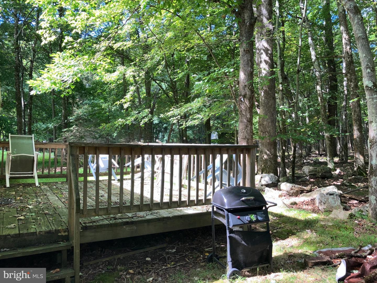 137 Aspen Rd Property Photo 2