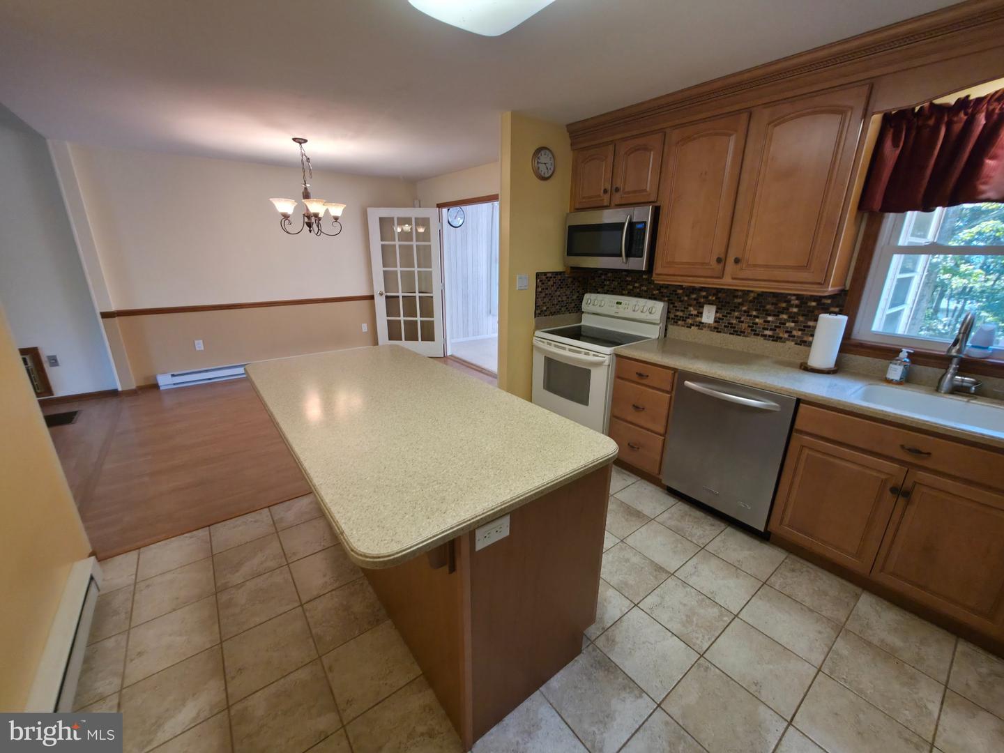 224 Tree Top Ter Property Photo 8