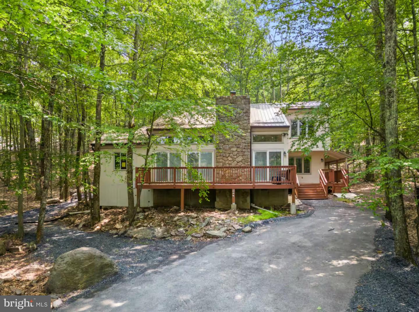 1157 Kensington Dr Property Photo 1
