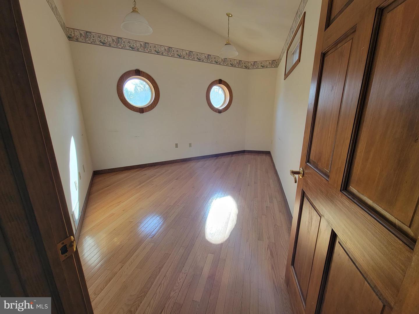 1108 Van Buren Rd Property Photo 2